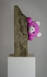 Teddy bear sculpture by Amarist studio