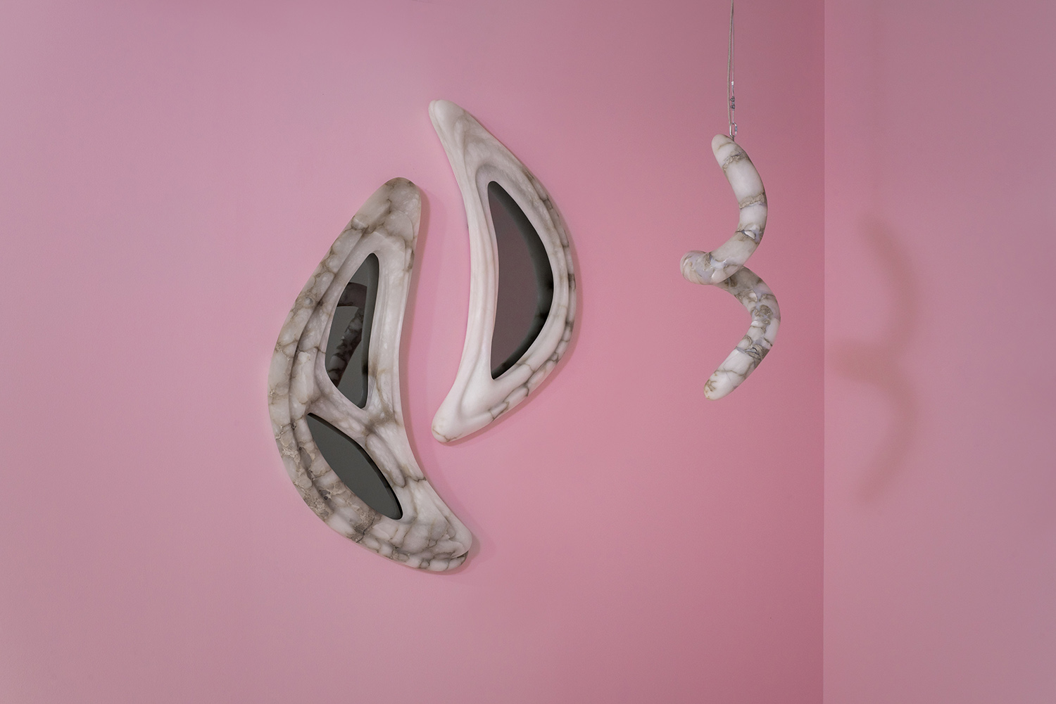 Alabaster mirrors and chandelier - Amarist Studio