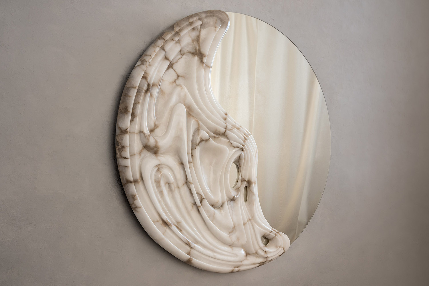 Alabaster mirror by Amarist studio