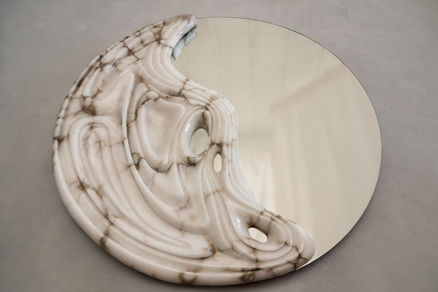 Alabaster mirror by Amarist studio