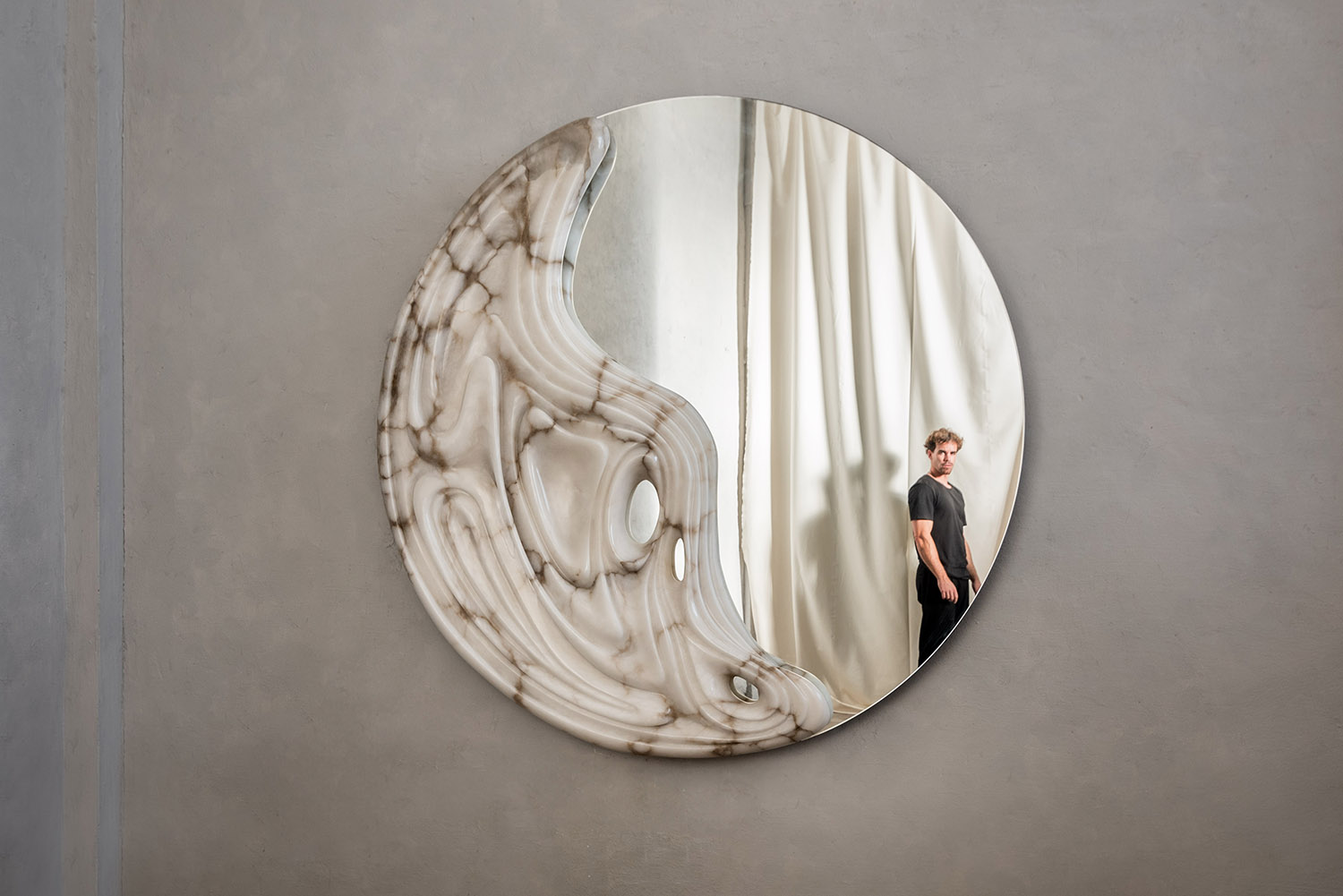 Alabaster mirror by Amarist studio