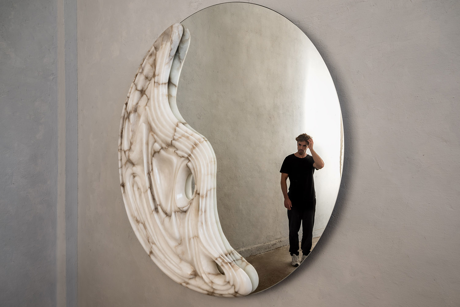 Alabaster mirror by Amarist studio