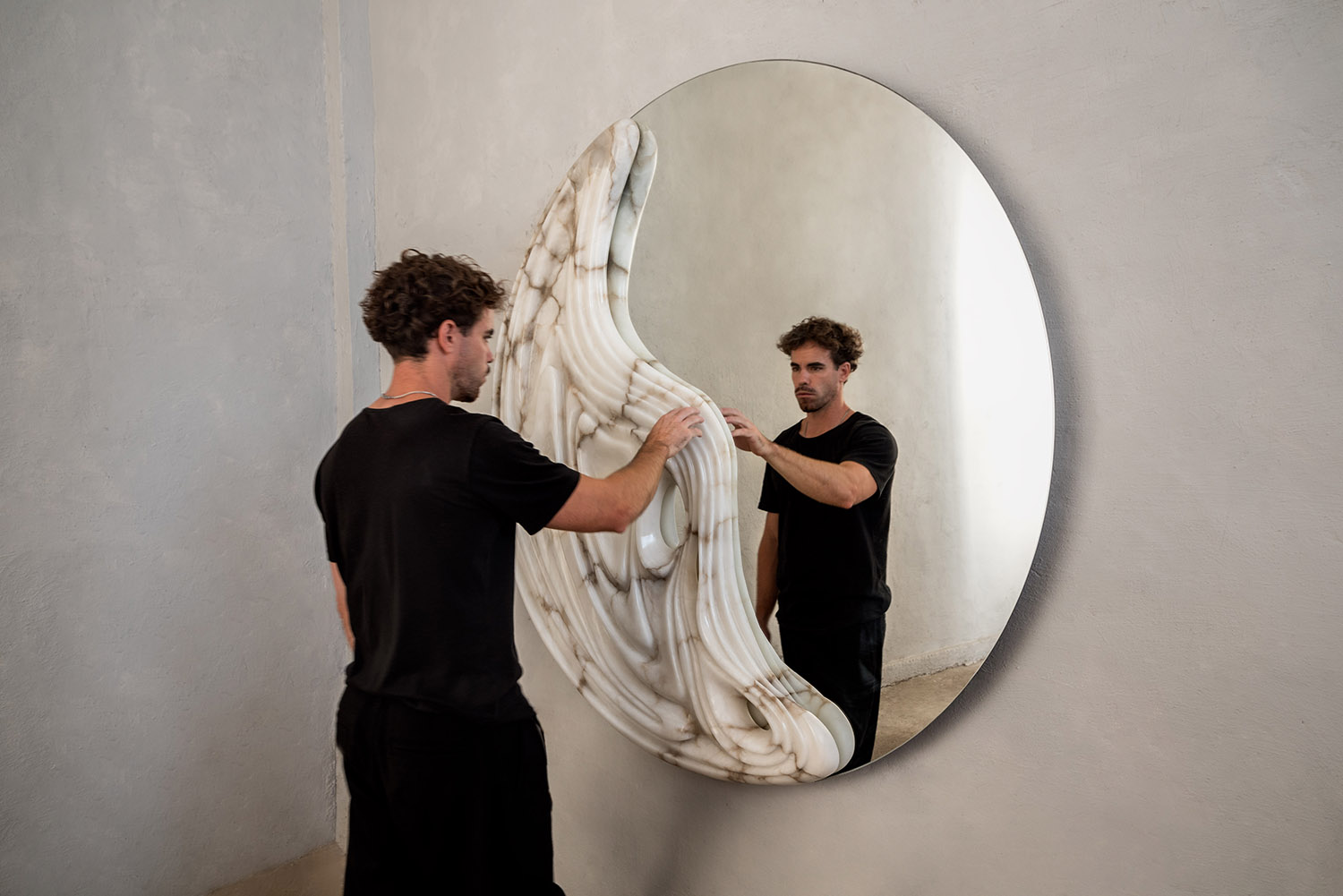 Alabaster mirror by Amarist studio