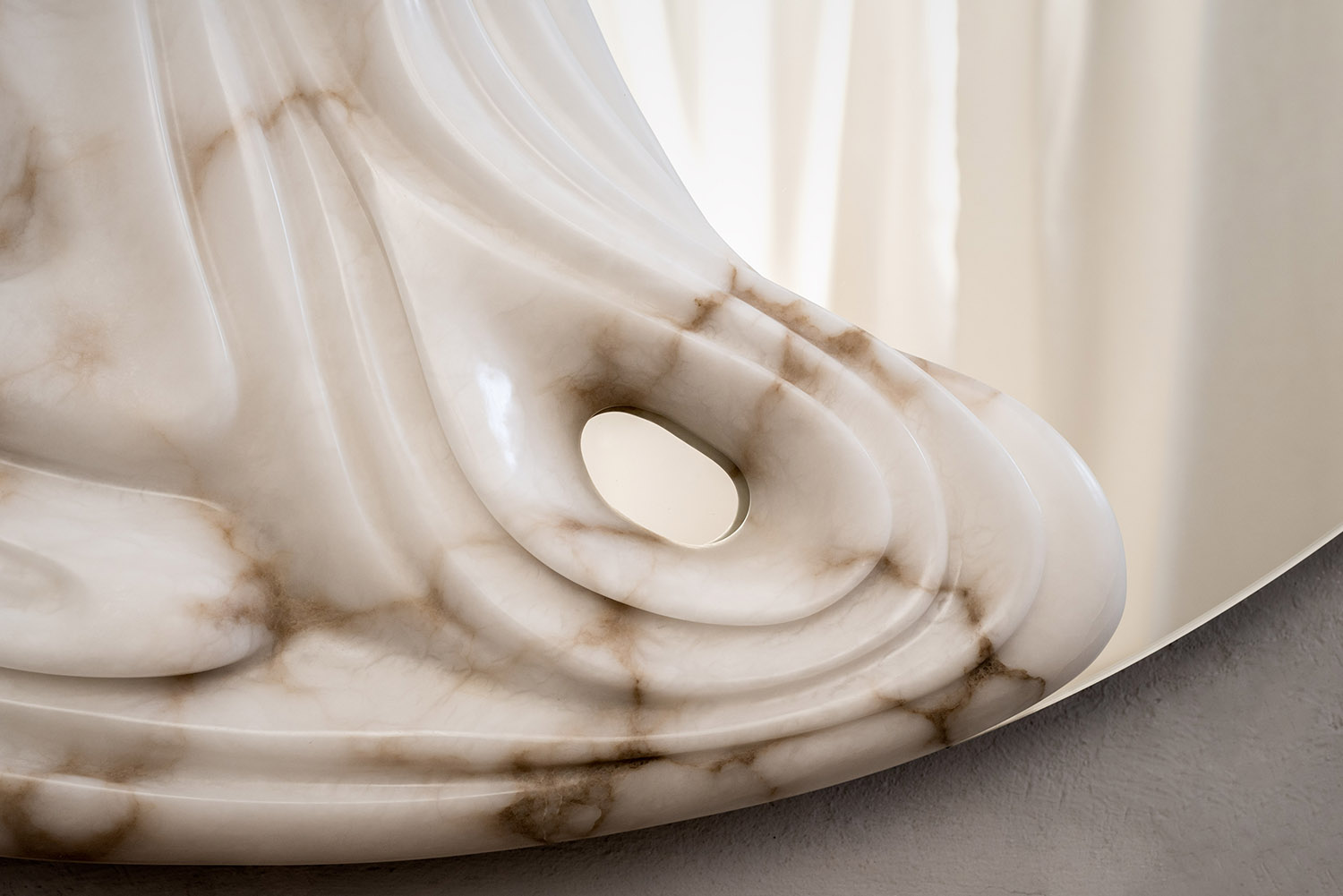 Alabaster mirror by Amarist studio