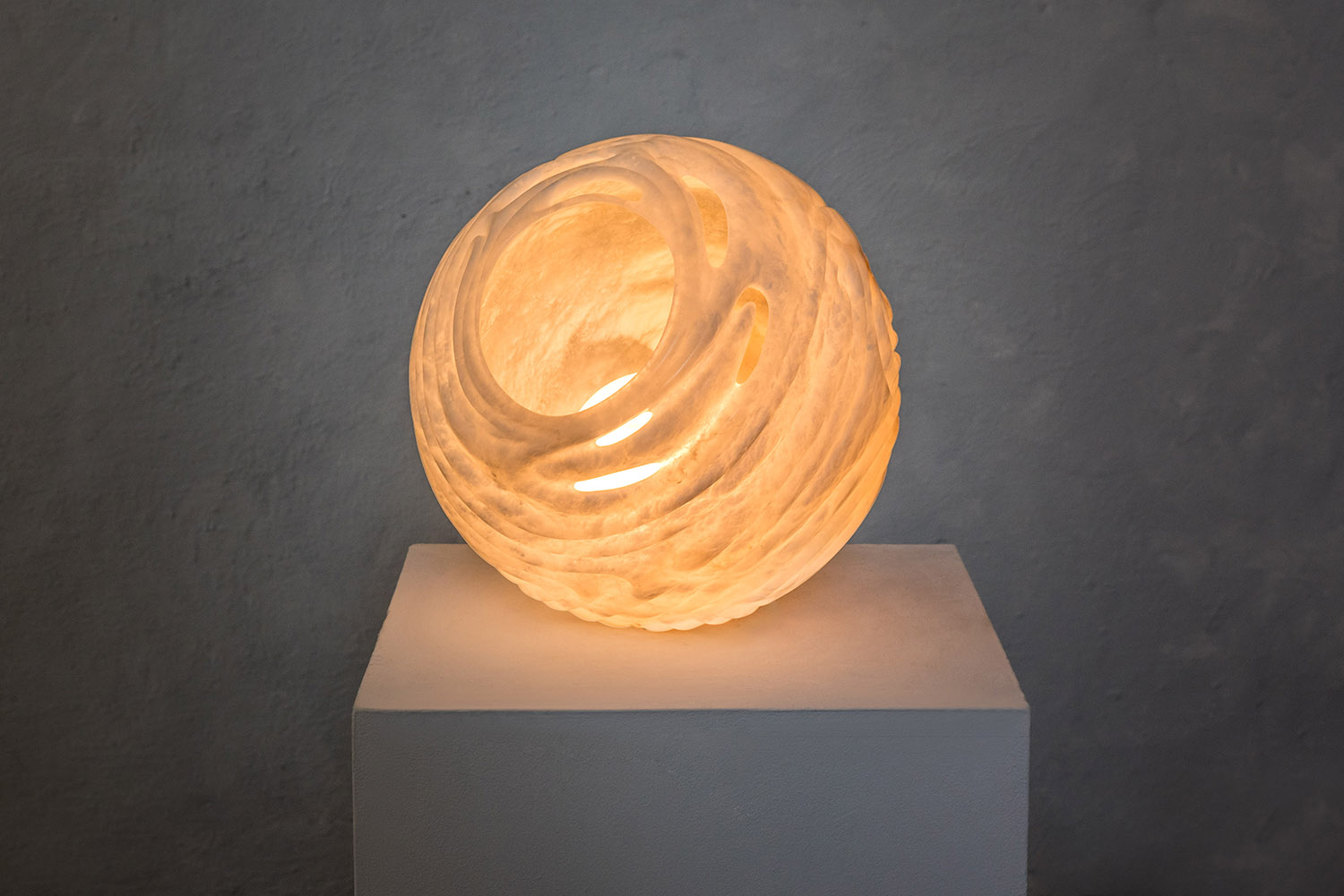 Alabaster light sculpture - Amarist studio