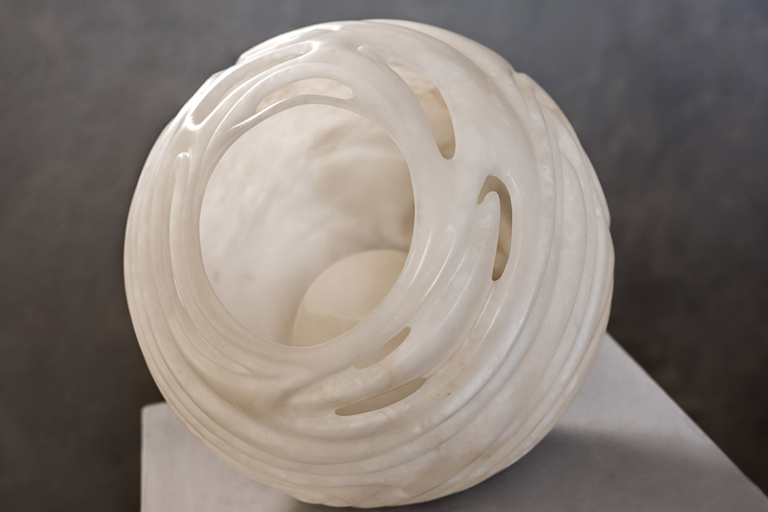 Alabaster sculpture Amarist