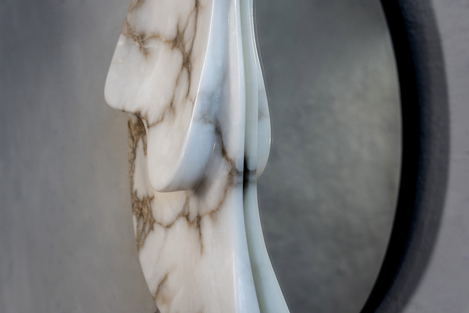 Alabaster mirror by Amarist studio