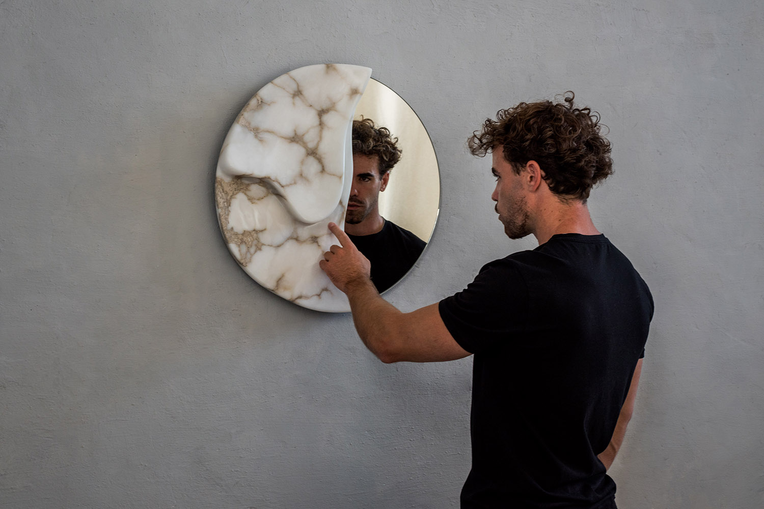 Alabaster mirror by Amarist studio