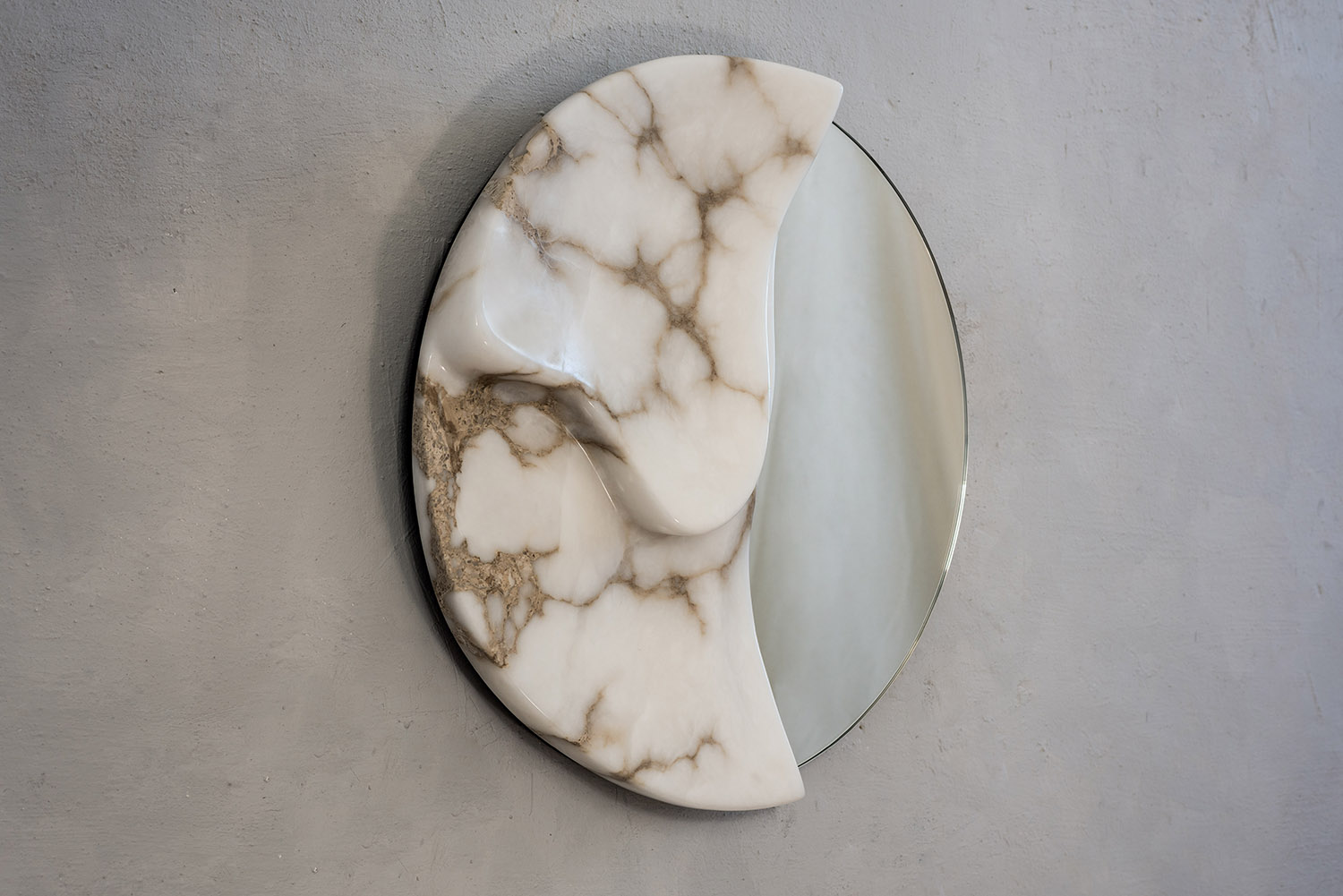 Alabaster mirror by Amarist studio