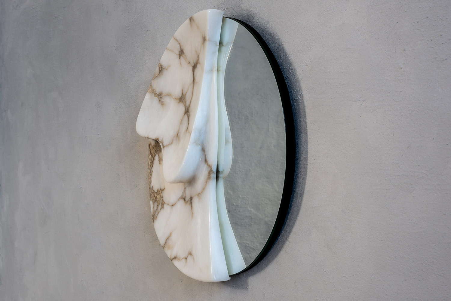 Alabaster mirror by Amarist studio