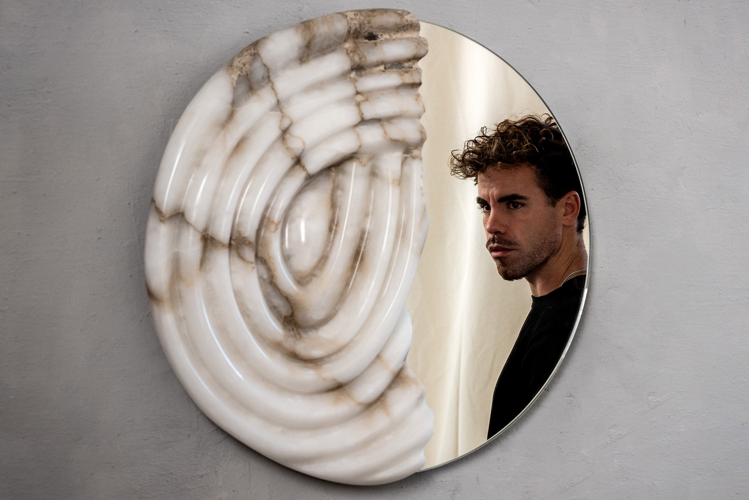 Alabaster mirror by Amarist studio