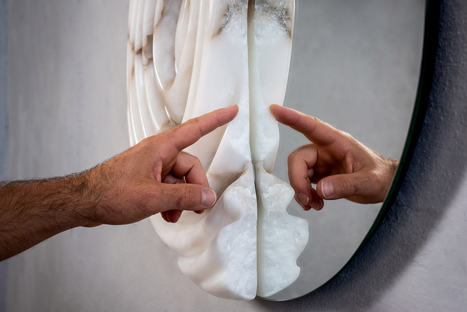 Alabaster mirror by Amarist studio