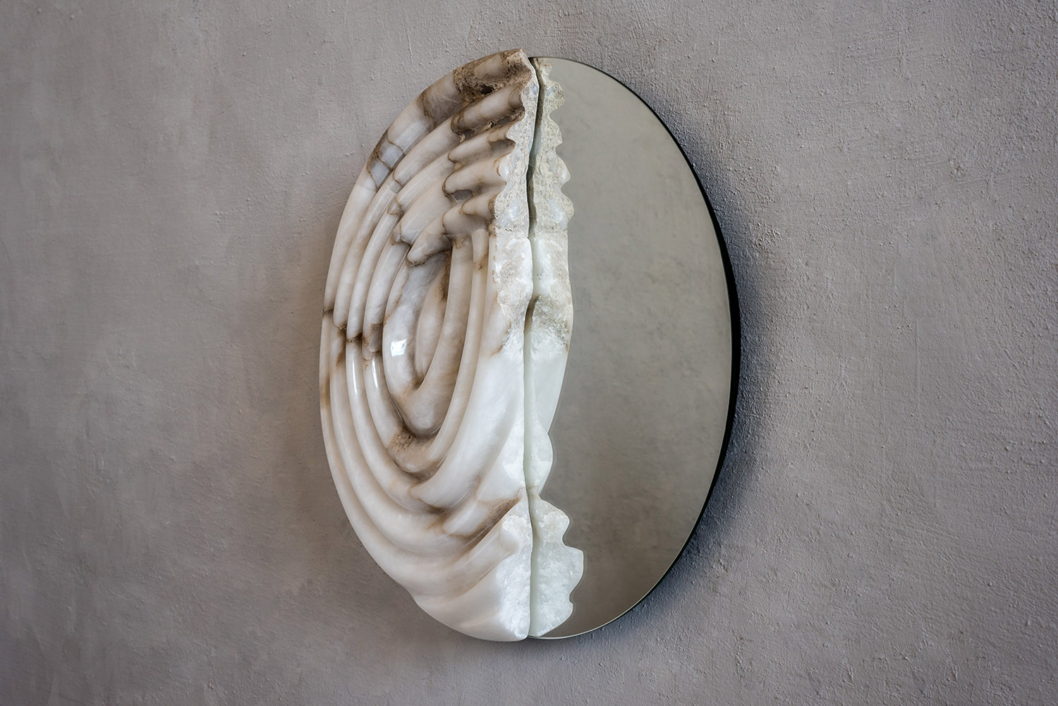 Alabaster mirror by Amarist studio