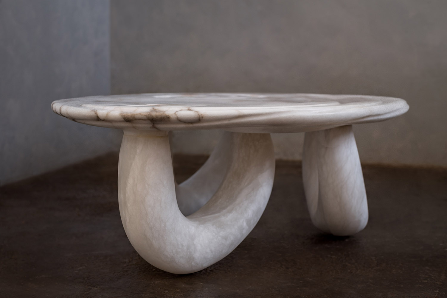 Alabaster table by Amarist