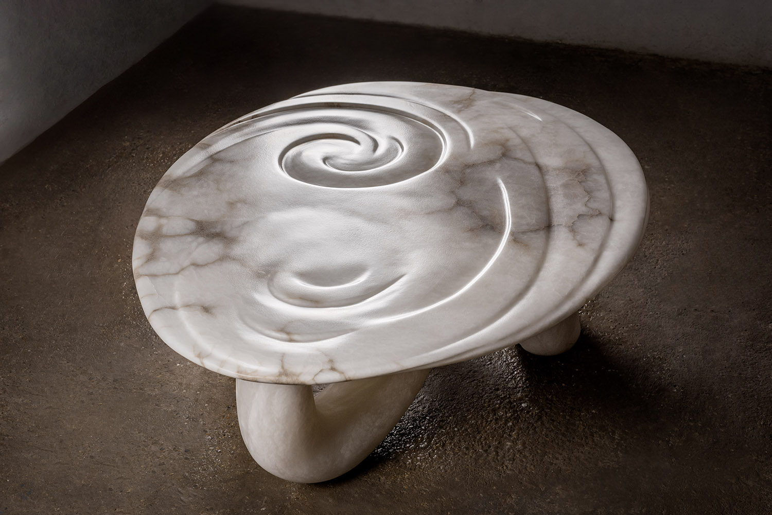 Alabaster table by Amarist