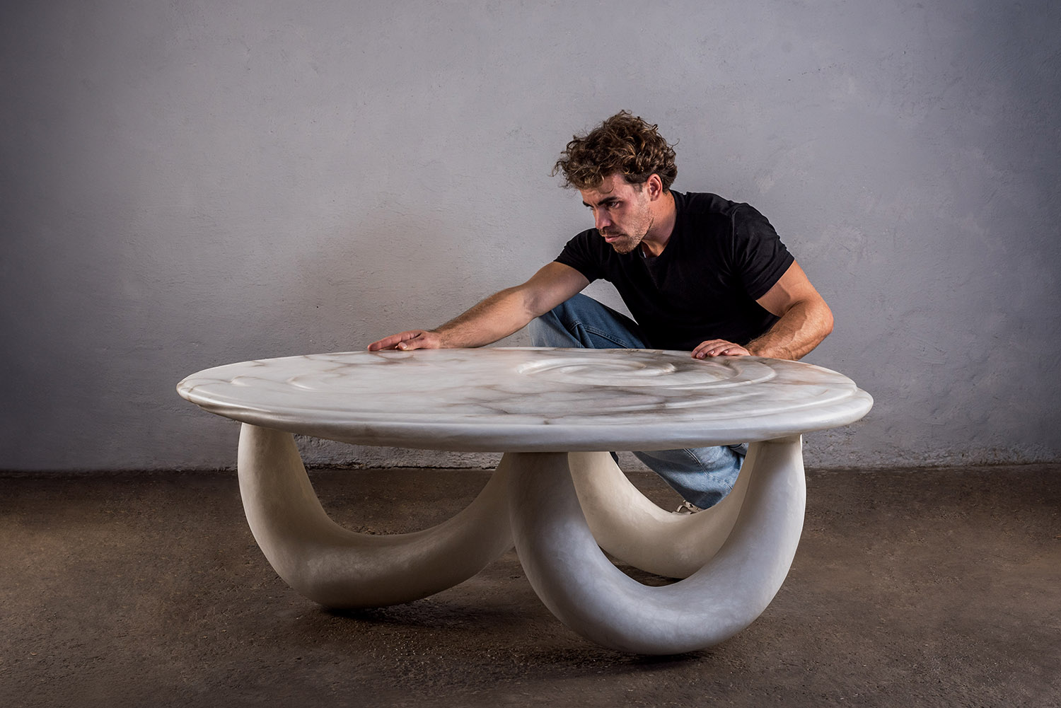 Alabaster table by Amarist