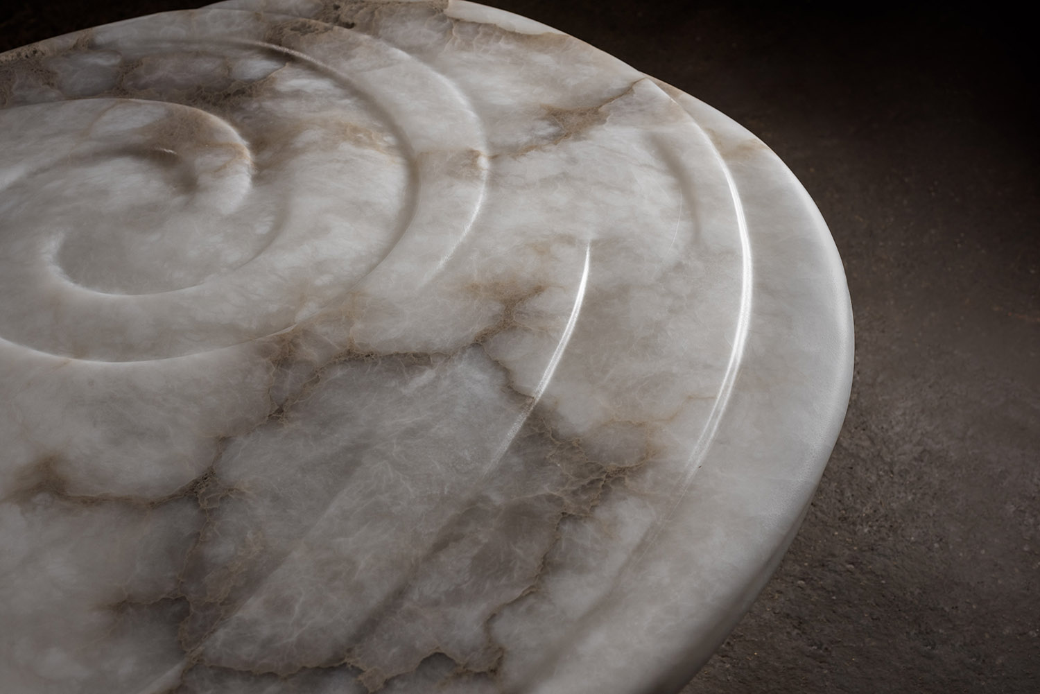 Alabaster table by Amarist