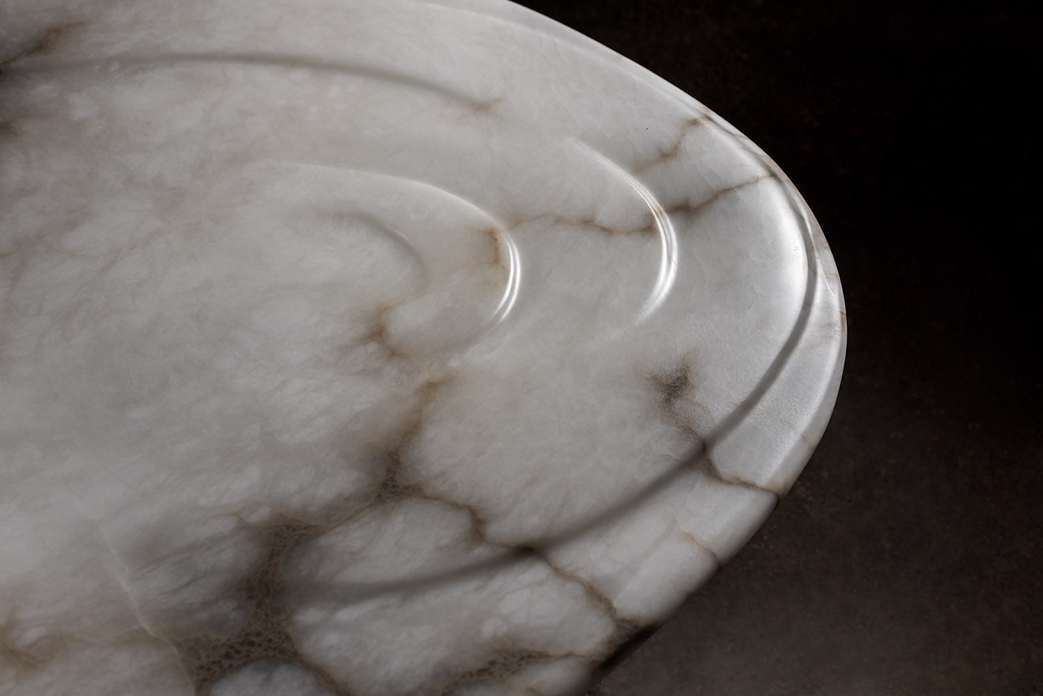 Alabaster table by Amarist