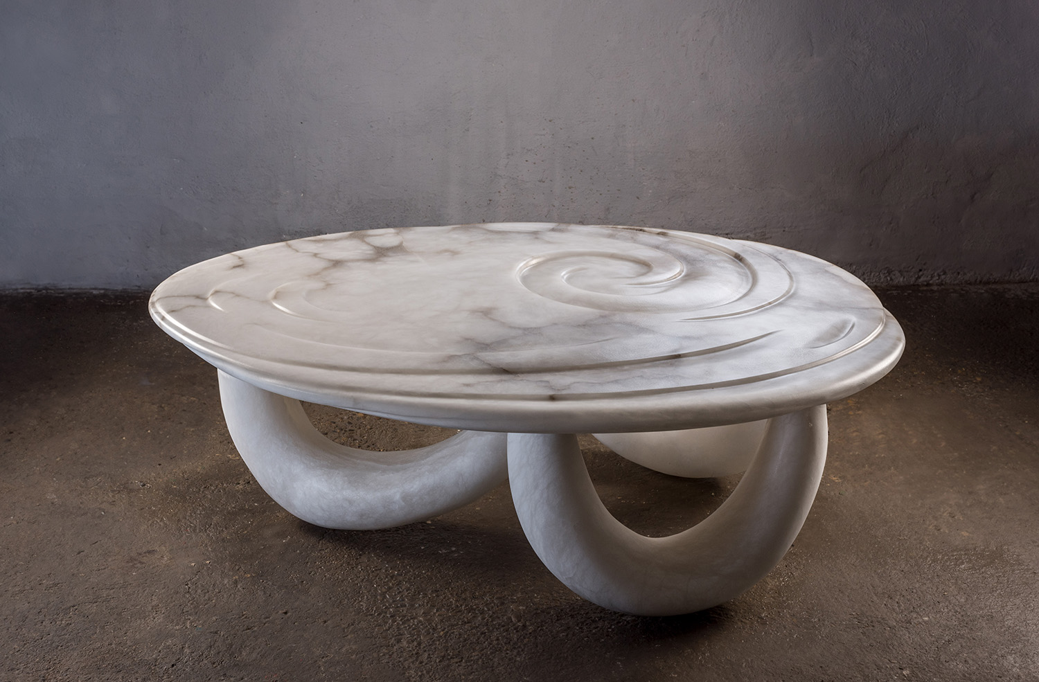 Alabaster table by Amarist