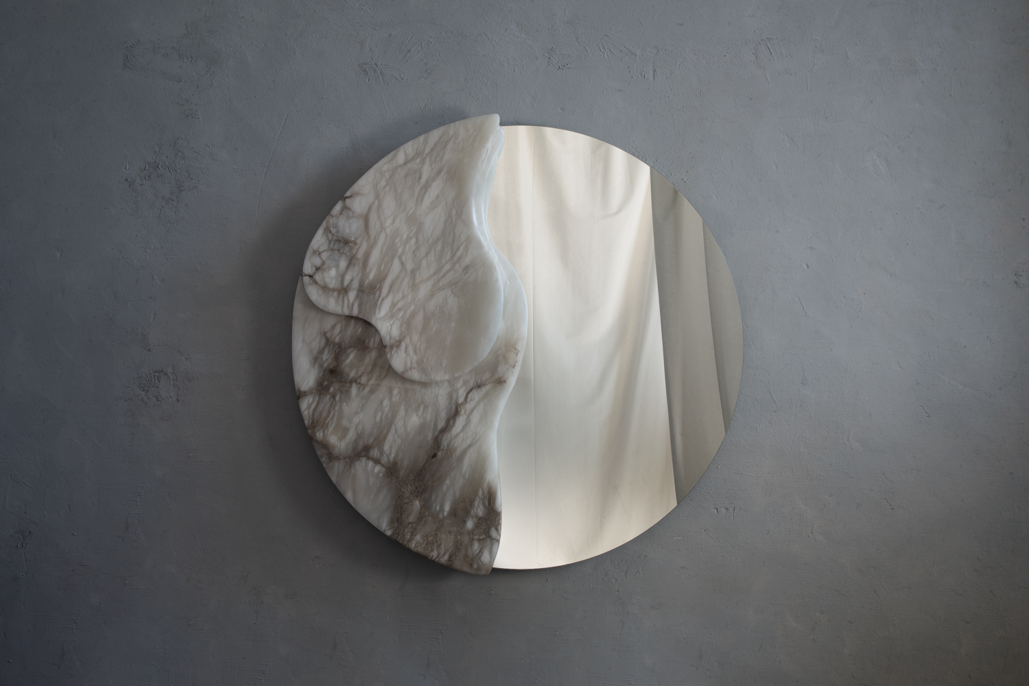 Alabaster mirror by Amarist studio