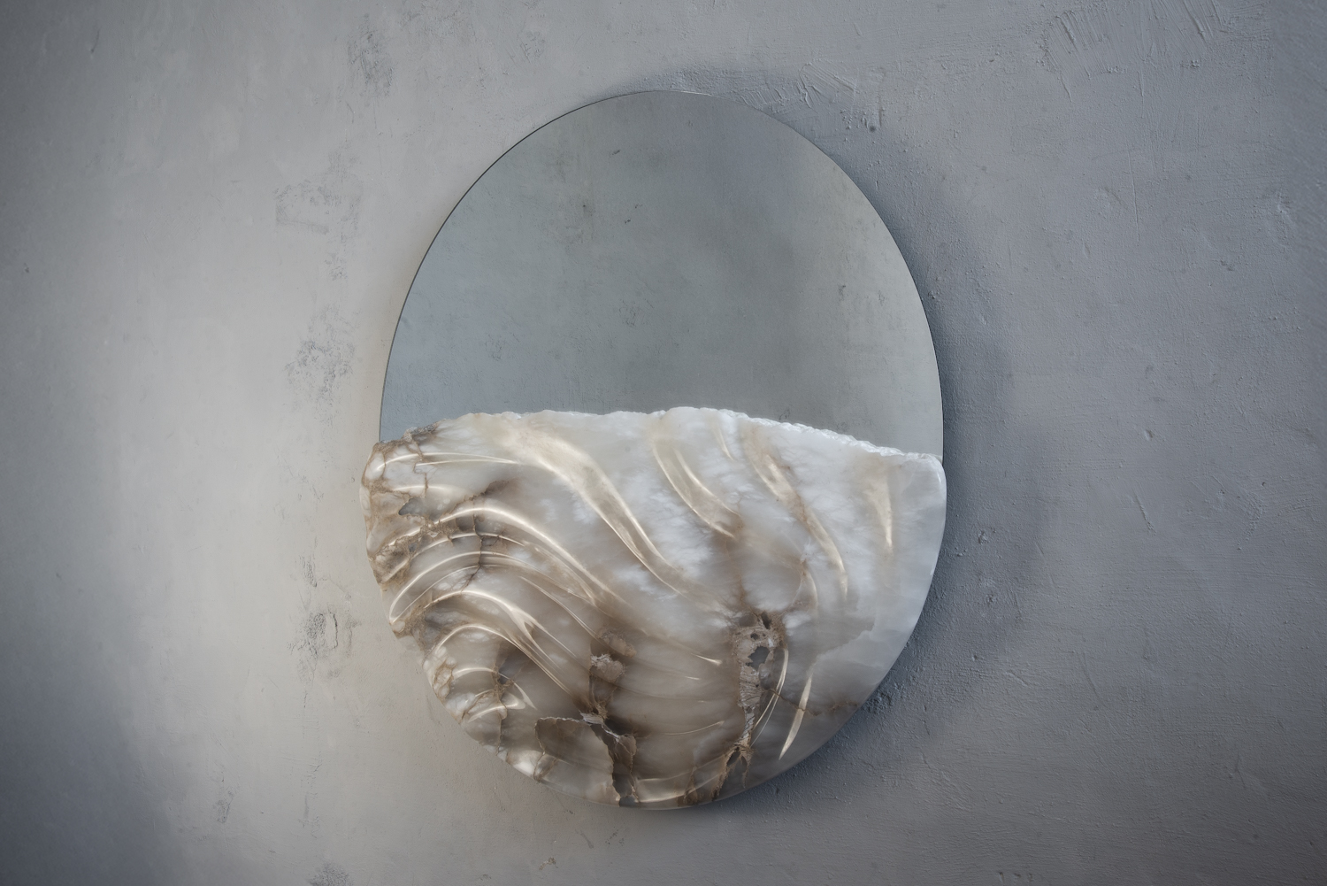 Alabaster mirror by Amarist studio