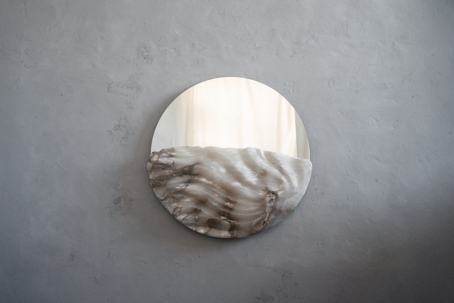 Alabaster mirror by Amarist studio