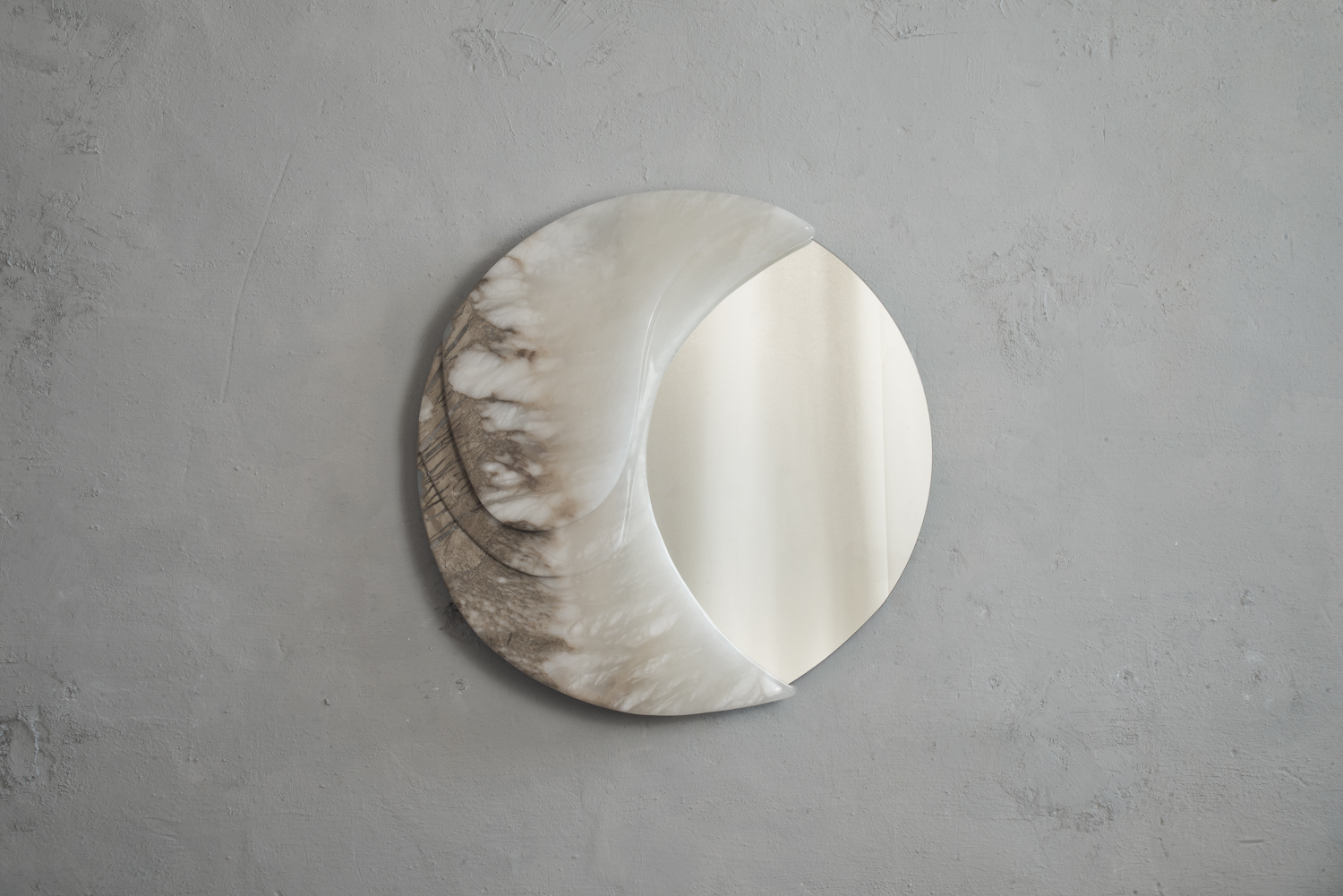 Alabaster mirror by Amarist studio