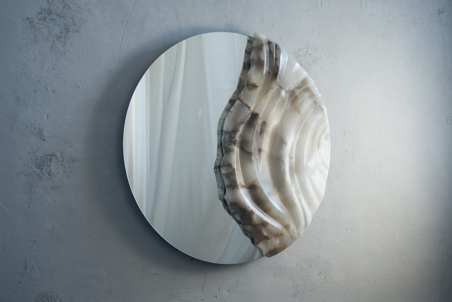 Alabaster mirror by Amarist studio