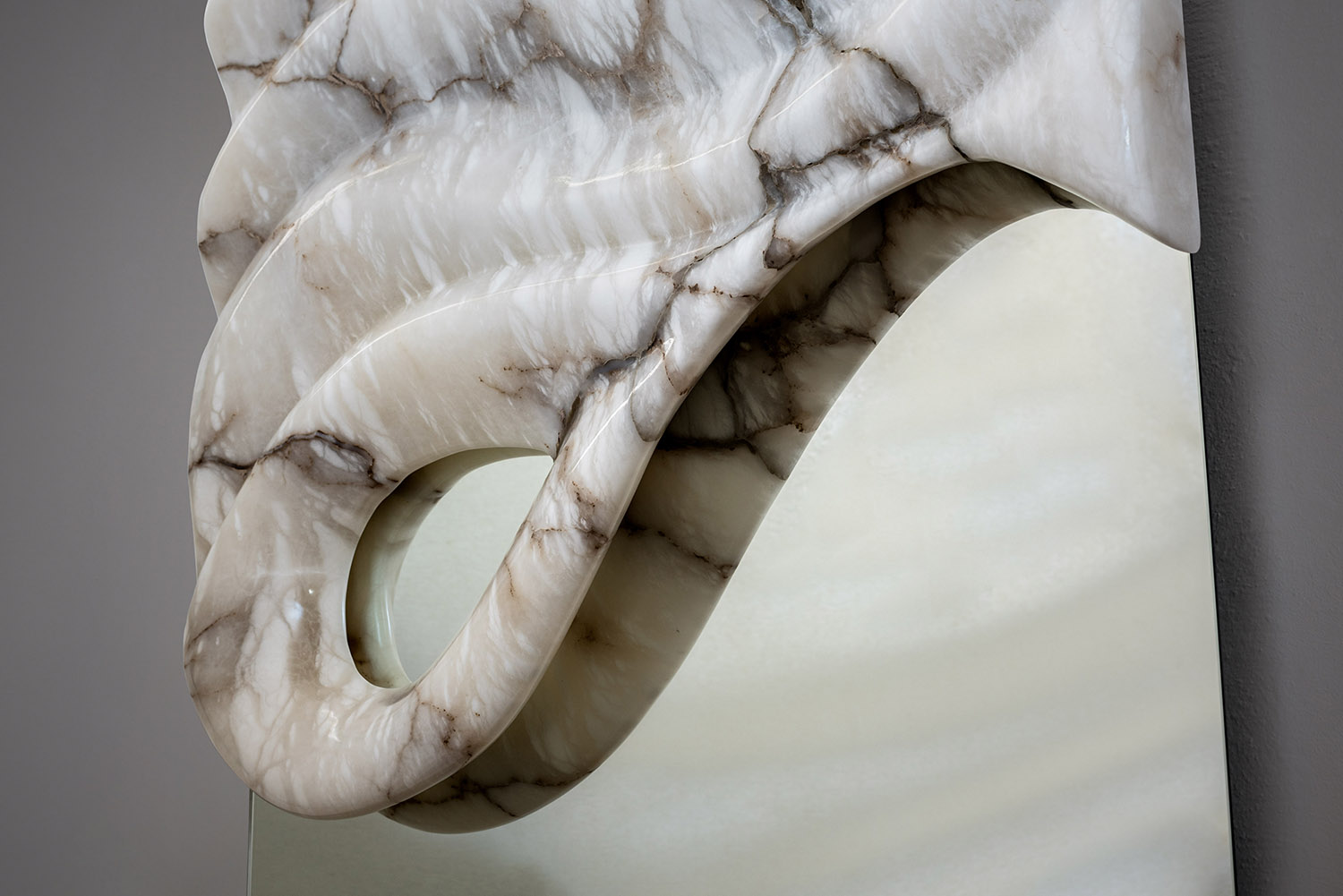 alabaster mirror by Amarist studio